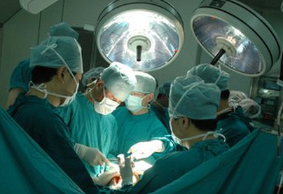 花千元旅馆内做变性手术  主刀者 竟是花钱请来的网友