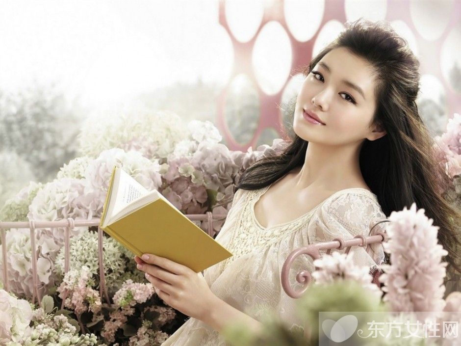 大s晒素颜特写求工作 脖子惊现淤血表情吓人