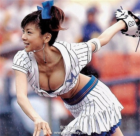 童颜巨乳女星星野亚希 接AV邀约欲复出