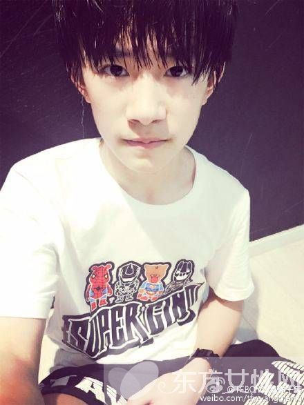 易烊千玺家庭背景惊人 易烊千玺撞脸杨洋相似度极高