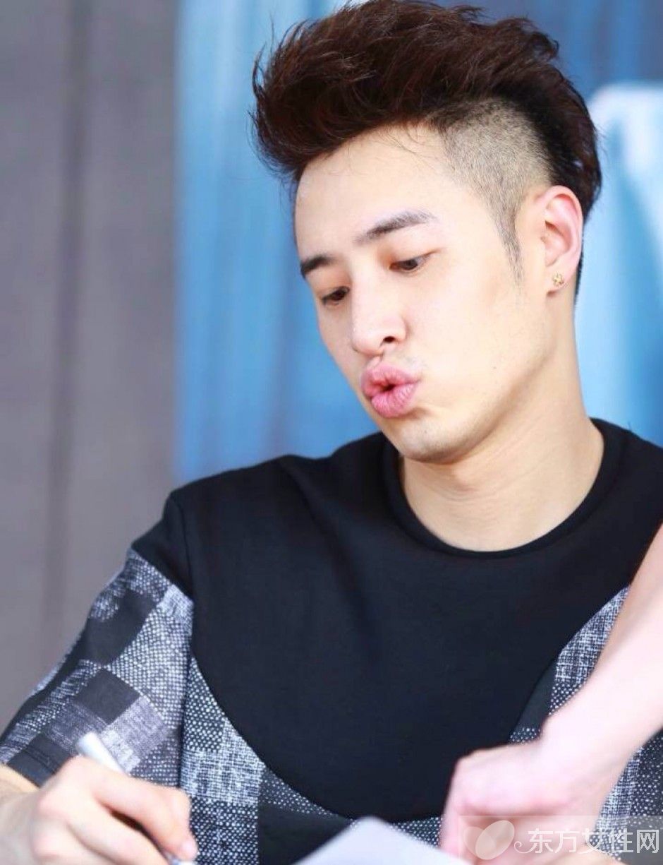 潘玮柏身高多少 潘玮珀带儿子现身引关注