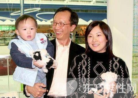  跳水皇后 伏明霞近况 伏明霞梁锦松差26岁的豪门婚姻