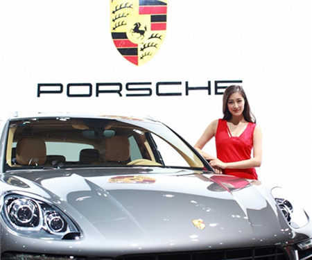 上海车展惊现透视装车模 下体真空引狂拍