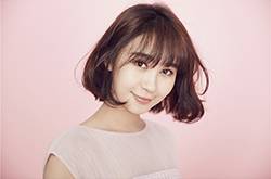 女星红毯不慎走光露乳晕 成为全场焦点