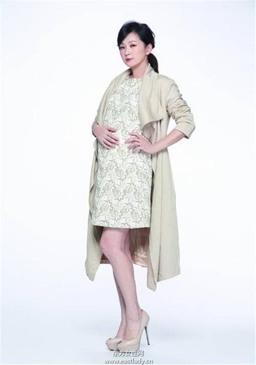 六月挺孕肚比基尼照曝光 超辣身材老公爱炫耀