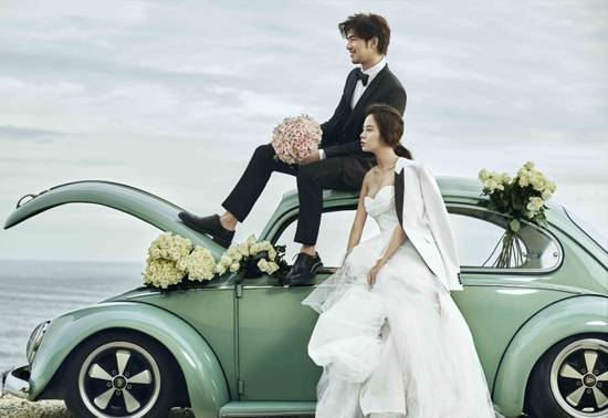 陈柏霖宋智孝现身首尔街 狂扔狗粮 好恩爱