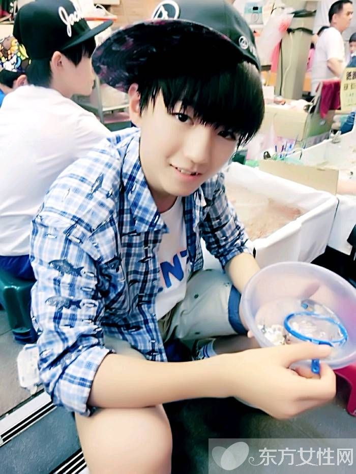 16岁王俊凯晒帅气生日照 	比王俊凯更帅的男人找不到