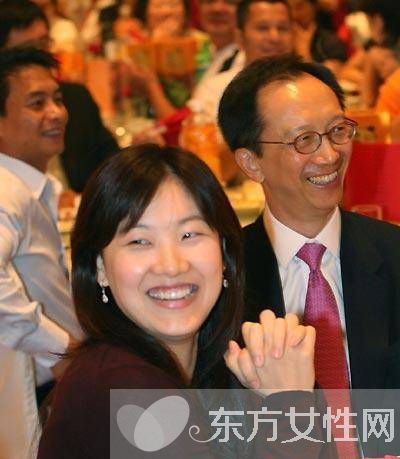  跳水皇后 伏明霞近况 伏明霞梁锦松差26岁的豪门婚姻