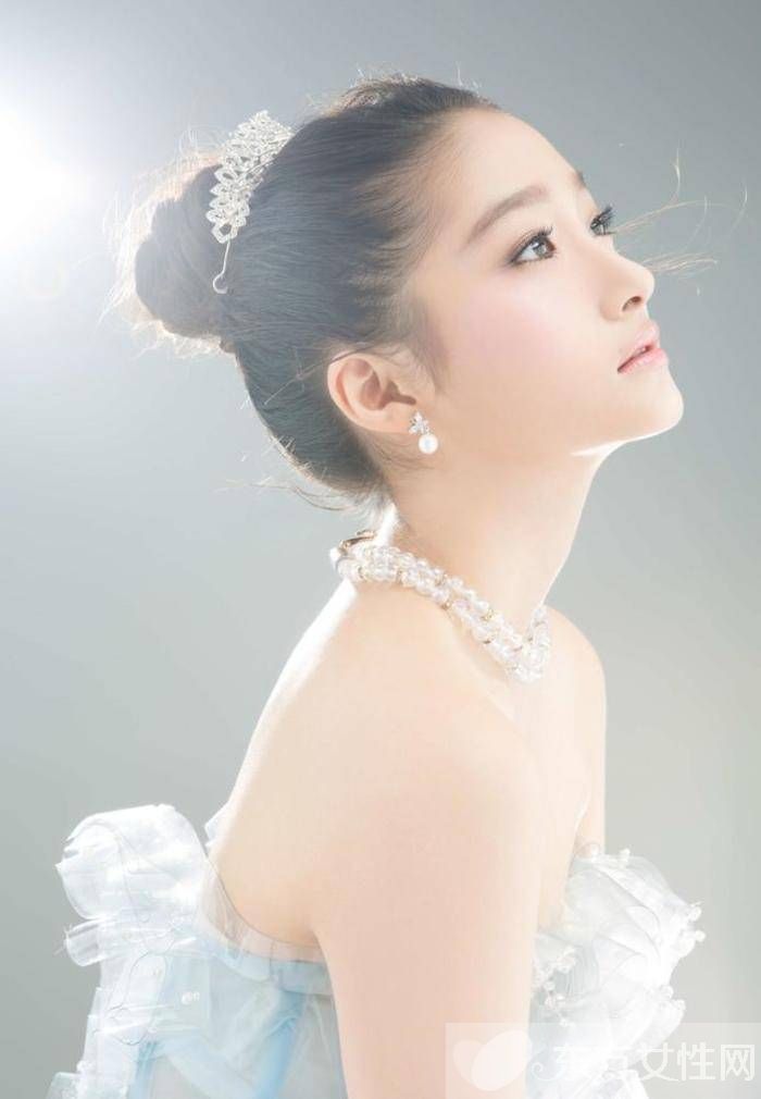 关晓彤的男朋友是谁  关晓彤家庭背景大起底