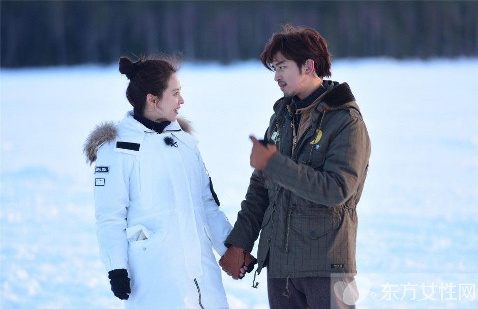 陈柏霖宋智孝现身首尔街 狂扔狗粮 好恩爱