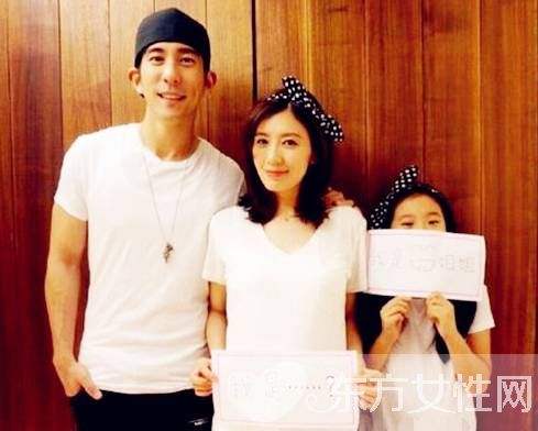 贾静雯修杰楷差几岁 贾静雯表示生完第三胎后停产