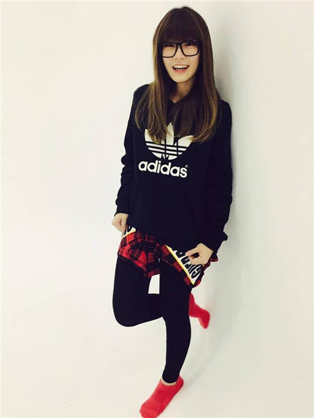 台湾街头鼓手罗小白靠打鼓红遍台湾 连希澈都注意到她