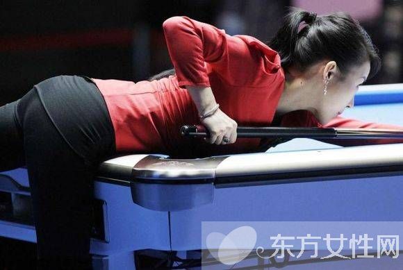 九球天后潘晓婷个人资料 潘晓婷低胸装险些走光