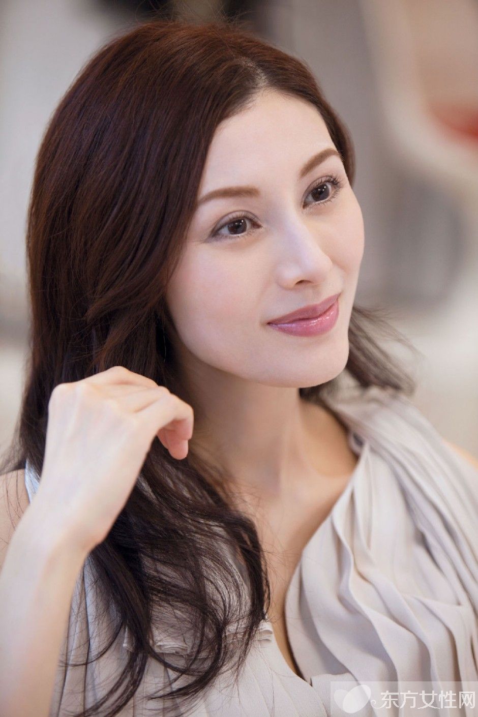 李嘉欣与夫窗前激战 大尺度不雅照十分淫秽