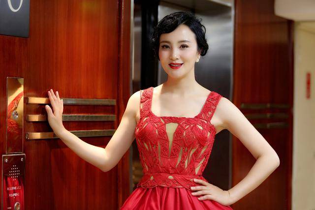 张文慈三级片不雅图集曝光 17岁遭迷奸45岁无人娶