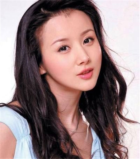 超模孙菲菲踩裙门是怎么回事 孙菲菲个人资料微博