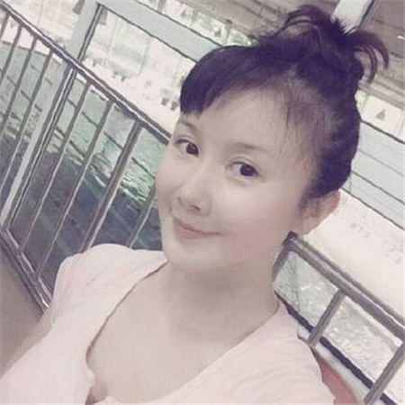 超模孙菲菲踩裙门是怎么回事 孙菲菲个人资料微博