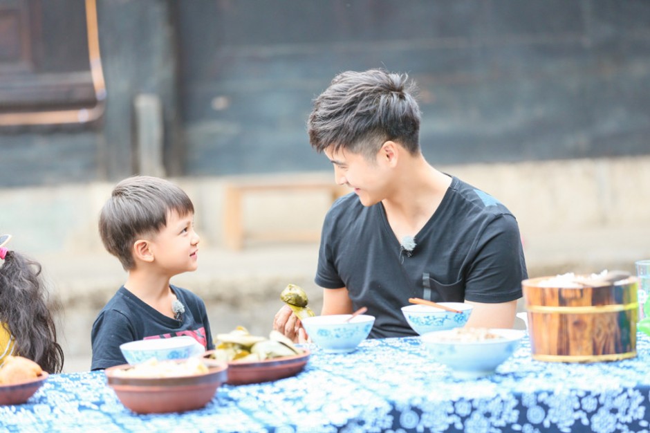 田亮儿子呆萌近照曝光 森蝶抱怨失去宠爱