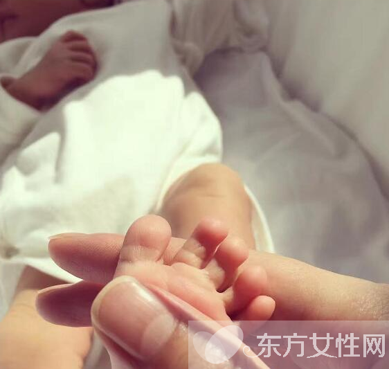 陈赫张子萱女儿照片曝光 许婧陈赫离婚内幕大揭秘