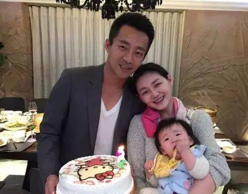 姐弟恋的明星夫妻 甜到不能再甜