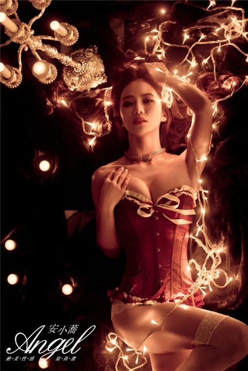  赛车女神 安小荞推首本个人写真集 性感爆棚