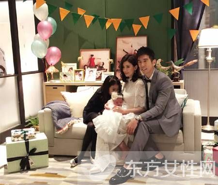 贾静雯修杰楷差几岁 贾静雯表示生完第三胎后停产