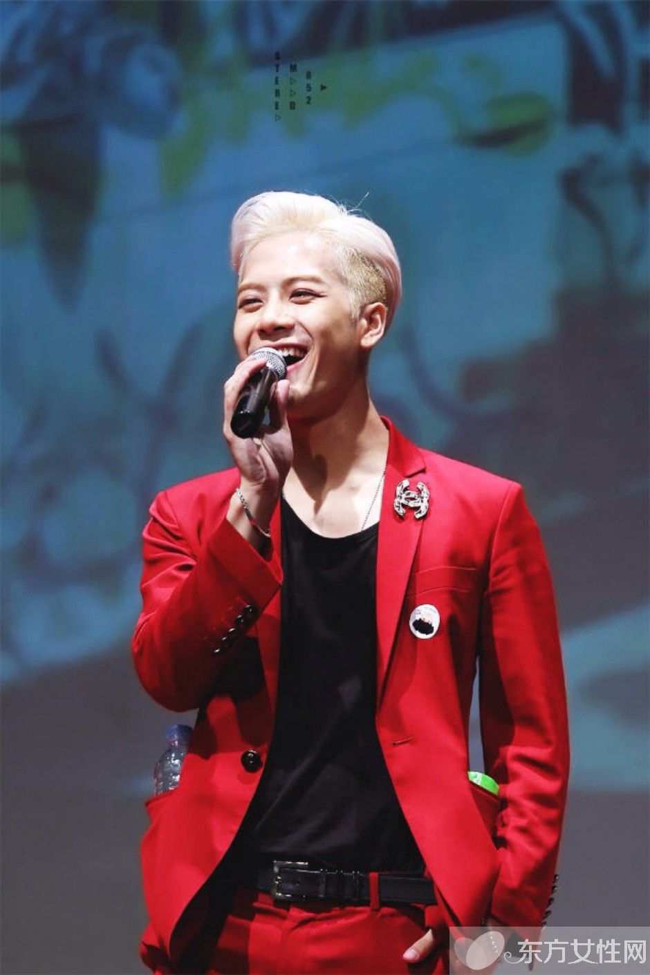 王嘉尔妈妈是谁 王嘉尔见妈妈双眼泛红热泪不止