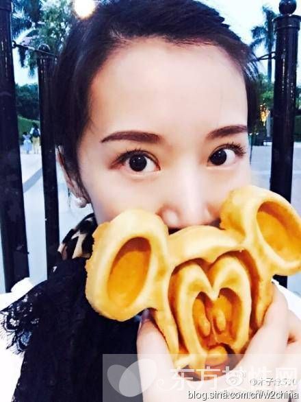 阔太李念微博晒海量炫富照 李念晒自拍被网民吐槽