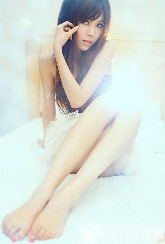 揭叶梓萱自愿被潜规则 大尺度凸点床照流出