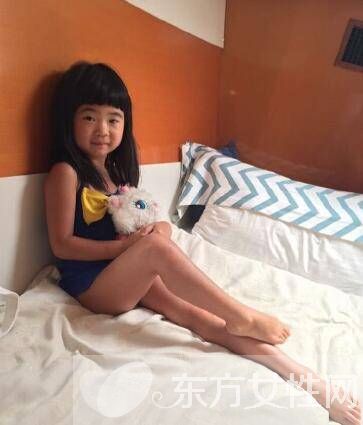 曹格微博晒度假照 grace姐姐旅馆大长腿照片曝光