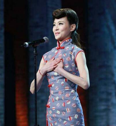 中国好舞蹈旗袍美女周丽君 微博私照曝劈叉走光图