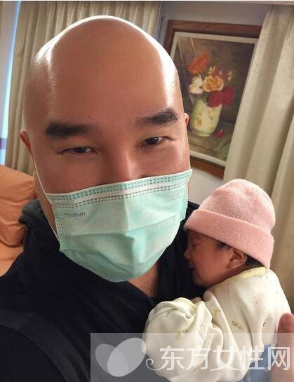 40岁国标女王刘真生下猴宝宝 女儿侧脸照曝光