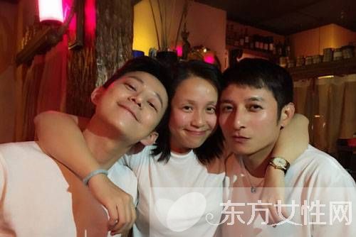 李维嘉龙丹妮密恋七年已领证 汪涵等人纷纷送上祝福