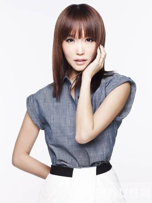 范文芳个人资料 范文芳不慎踏进蛇窝丈夫帮老婆驱蛇