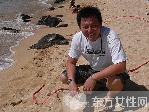 庹宗康陪老婆kiki逛超市 堪称演艺圈新好男人