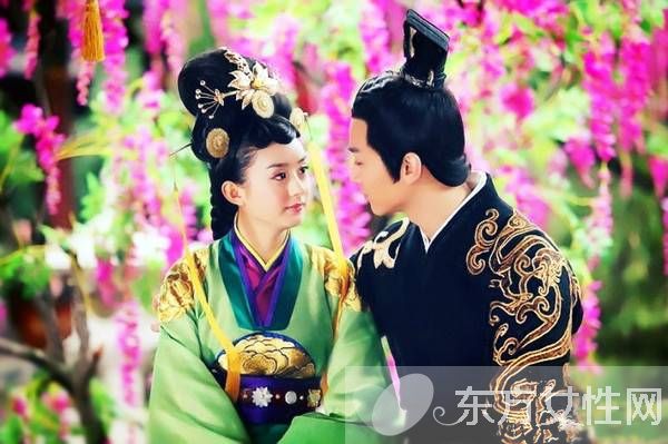 赵丽颖陈伟霆吻戏拍了3小时 戏里戏外十分默契常眉目传情