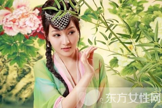 炫富女郭美美是谁 郭美美与干爹王军激战图遭曝光