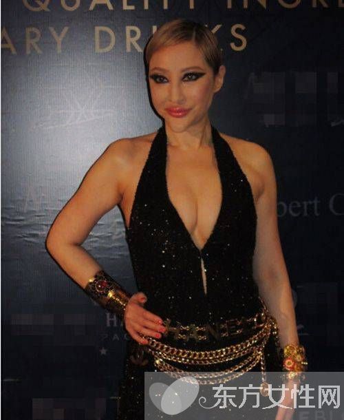 香港社交皇后薛芷伦曝素颜近照 整残脸部畸形太吓人