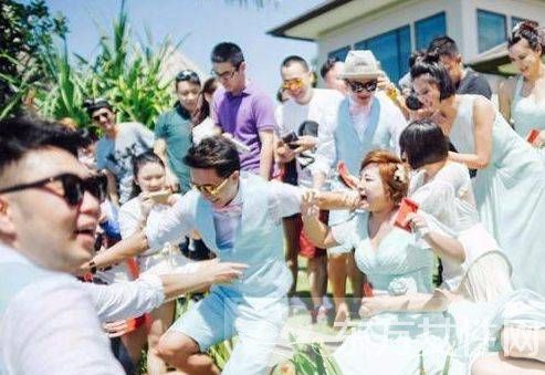 美女主播柳岩被韩庚等人闹伴娘 伴郎团集体被指责