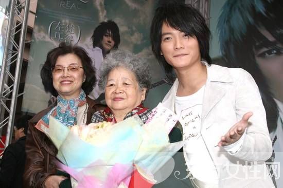 阿沁飞儿分手原因遭扒 双方承认是男方甩女方