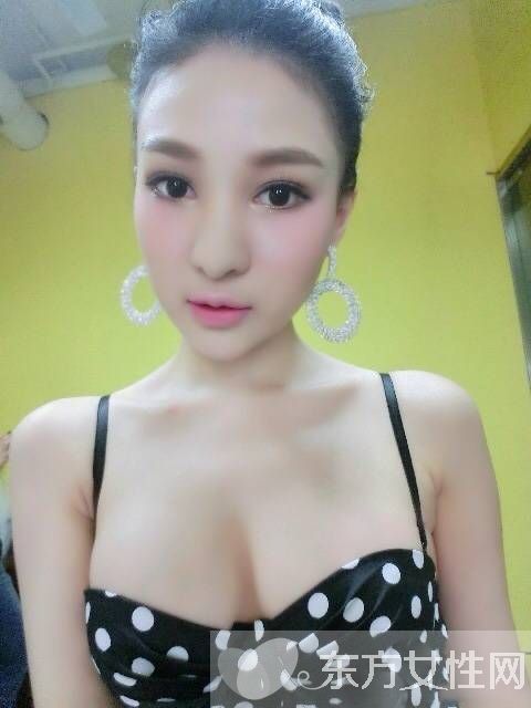 炫富女郭美美是谁 郭美美与干爹王军激战图遭曝光