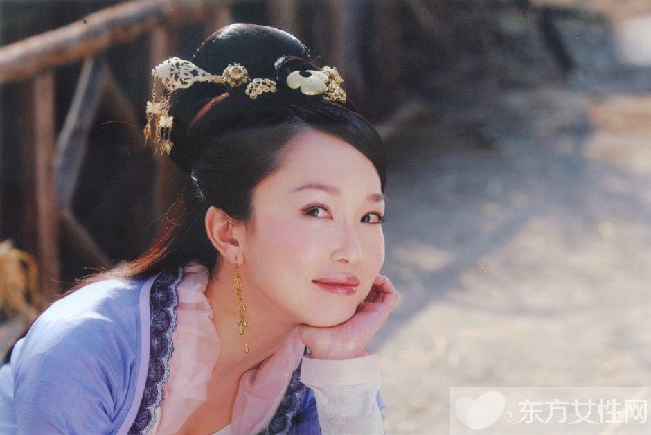 范文芳个人资料 范文芳不慎踏进蛇窝丈夫帮老婆驱蛇