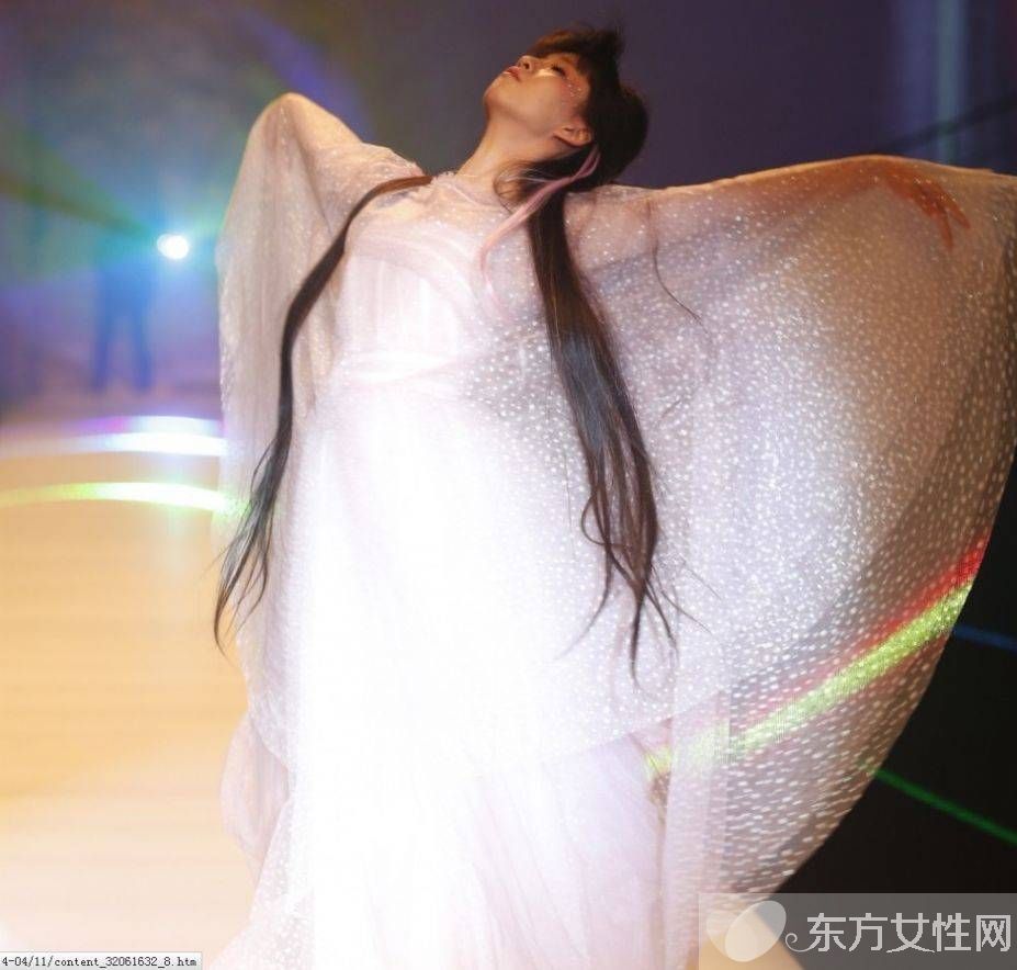 小彩旗比基尼照曝光 小彩旗与28岁老公上演老少恋