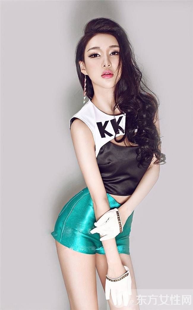 炫富女郭美美是谁 郭美美与干爹王军激战图遭曝光