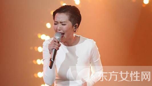 谭维维手臂霸气纹身引争议 揭谭维维多处纹身来历