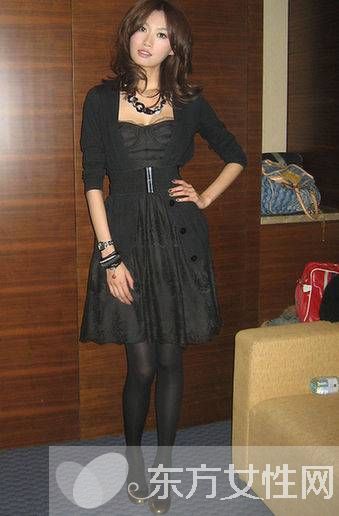 李斯羽抛弃并掌掴患癌前男友董楠 遭张伦硕众人谴责