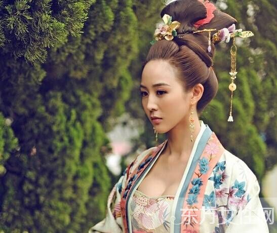 让人面红耳赤的张钧蜜吻戏 张钧蜜居然是这样家庭出生