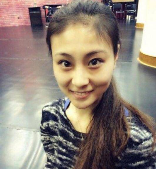 中国好舞蹈旗袍美女周丽君 微博私照曝劈叉走光图