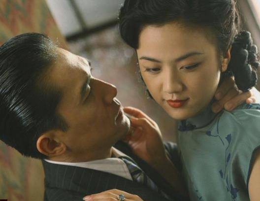 梁朝伟汤唯床戏疑真做 网友惊呼 有套