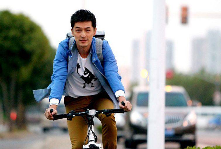 生活启示录吻戏多 遭胡歌粉丝直呼 心已碎成渣